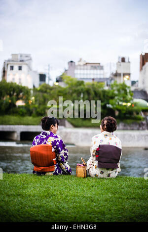 Japanische Frauen in traditioneller Tracht. Stockfoto