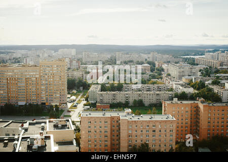 Blick auf die typische russische Stadt mit modernen Gebäuden Stockfoto