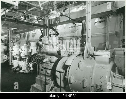 Der Maschinenraum der „St Essylt“, ein Frachtschiff mit Doxford-Motor, wurde von J.L. Thompson & Sons Ltd. In North Sands, Sunderland, gebaut. Das Schiff ist ein Produkt der britischen Schiffstechnik und zeigt die Präzision des Schiffbaus in Sunderland Mitte des 20. Jahrhunderts. Stockfoto
