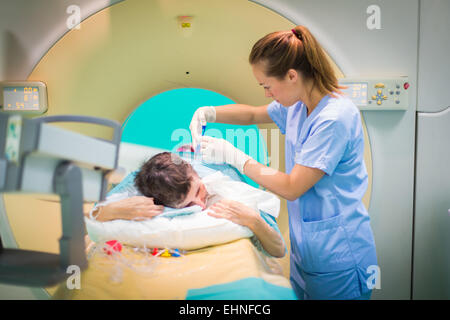 CT-Scan-gestützte Biopsie, Saint-Louis Krankenhaus, Paris, Frankreich. Stockfoto