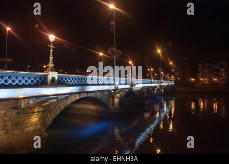 Brücke der Königin, Belfast in der Nacht Stockfoto