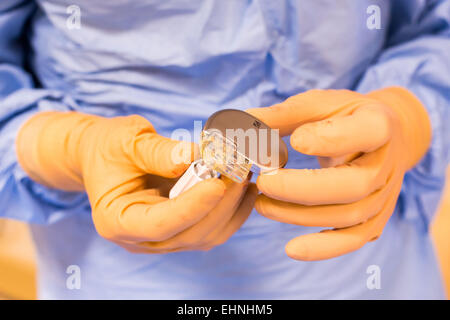 Herzschrittmacher Implantation, Krankenhaus in Limoges, Frankreich. Stockfoto