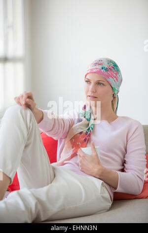 Frau, die sich einer Chemotherapie. Stockfoto