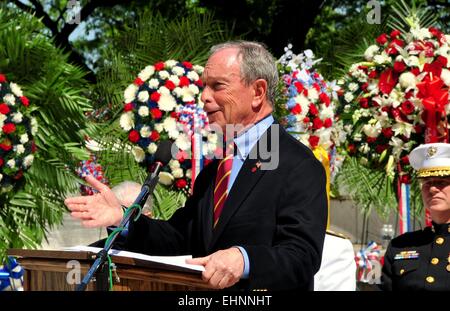 New York City: Bürgermeister Michael R. Bloomberg 2013 Volkstrauertag Zeremonien anlässlich Stockfoto