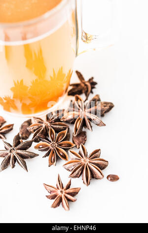 Kräutertee von Sternanis. Stockfoto