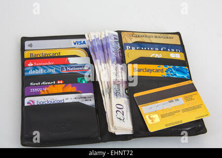 Schwarze Geldbörse mit Kreditkarten Visa und American express-151143 Credit Karten Stockfoto