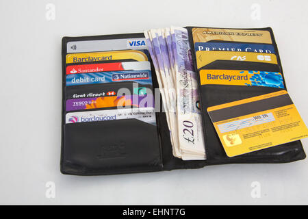 Schwarze Geldbörse mit Kreditkarten Visa und American express-151144 Credit Karten Stockfoto