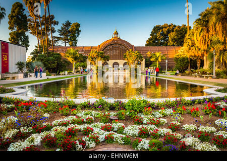 Das Botanische Gebäude und den Seerosenteich im Balboa Park, San Diego, Kalifornien. Stockfoto