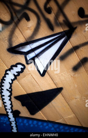 Graffiti an einer Holzwand eine Hütte Stockfoto