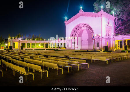 Die Spreckels Organ Pavillon in der Nacht im Balboa Park, San Diego, Kalifornien. Stockfoto