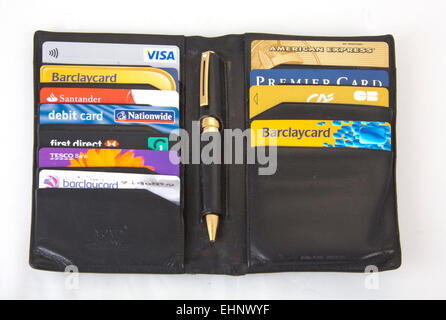 Schwarze Geldbörse mit Kreditkarten Visa und American express-151149 Credit Karten Stockfoto