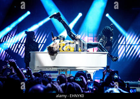 Hamilton, Ontario, Kanada. 15. März 2015. KIESZA führt auf 2015 JUNO Awards im FirstOntario Centre am 15. März 2015 in Hamilton, Kanada © Igor Vidyashev/ZUMA Draht/Alamy Live News Stockfoto