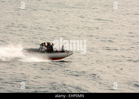 Für einige Zwecke deutschen Forschungsschiff hat Sonne ein Schlauchboot an Bord. Stockfoto