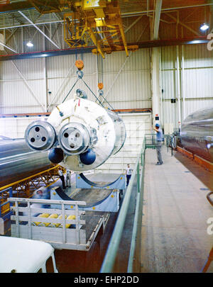 Ein Foto des Montageordners von Centaur Manufacturing für das erste Testfahrzeug in Werk 71 vom 14. Oktober 1960, das einen bedeutenden Moment in der Luft- und Raumfahrtgeschichte dokumentiert. Stockfoto