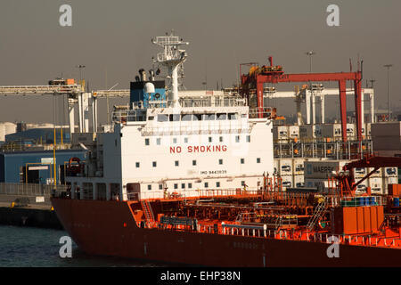 Durban ist die drittgrößte Stadt Südafrikas mit der geschäftigste Hafen des gesamten Indischen Ozeans. Stockfoto