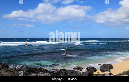 Windsurfer am Hookipa Beach Park auf Maui Stockfoto