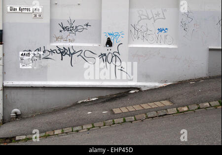 Ein Graffiti von der Mona Lisa mit dem traditionellen islamischen Burka in Norwegen. Stockfoto