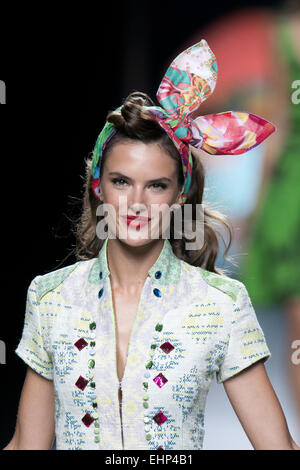 Alessandra Ambrosio präsentiert "La Vida es Chula" bei Desigual Madrid mit: Alessandra Ambrosio Paraden wo: Madrid, Spanien: 11 Sep 2014 Stockfoto