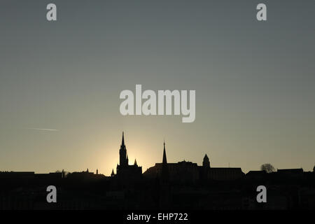 Matthiaskirche und Hilton Hotel Budapest in Budapest, Ungarn. Stockfoto