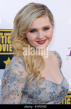 Die 19. Annual Critics' Choice Movie Awards am Barker Hangar am 16. Januar 2014 - Ankünfte mit: Abigail Breslin Where: Los Angeles, California, Vereinigte Staaten von Amerika bei: 16. Januar 2014 Stockfoto