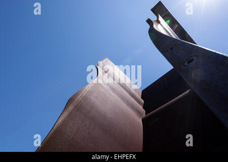 Buscando la Luz ich, moderne Skulpturen von Eduardo Chillida Juantegui im Museum Chillida Leku. Stockfoto