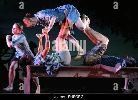 Theatergruppe der Brigham Young University führen Rhythm of Life American Contemporary Dance auf Juli 31.2012 in Hyderabad, Indien. Stockfoto