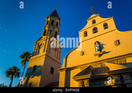 Abendlicht auf die Dom-Basilika in St. Augustine, Florida. Stockfoto