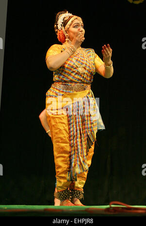 Künstler führen Kuchipudi Mahatwam musikalische und tänzerische Ballett während Kalarchana von Bharateeyam auf October27, 2012 in Hyderabad, Indien. Stockfoto