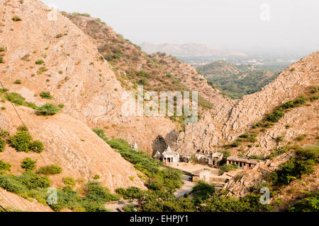 Blick auf das Tal von Surya Mandir (Tempel des Sonnengottes) bis Galta (The Monkey Temple) in Jaipur