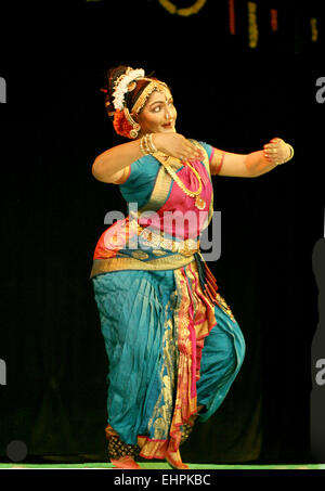 Künstler führen Kuchipudi Mahatwam musikalische und tänzerische Ballett während Kalarchana von Bharateeyam auf October27, 2012 in Hyderabad, Indien. Stockfoto