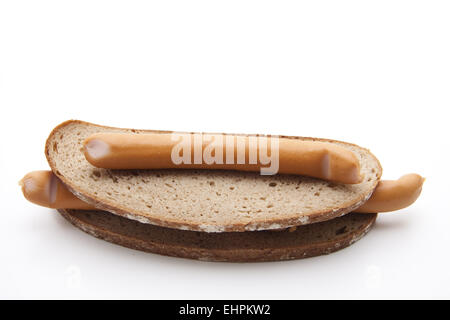 Frische Wiener Würstchen auf Brot Stockfoto