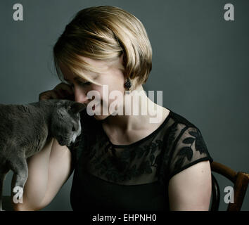 Frau und Katze Stockfoto