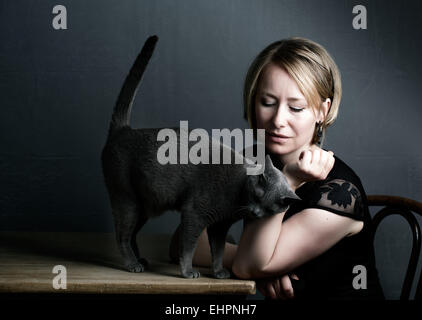 Frau und Katze Stockfoto