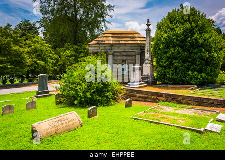 Gräber und Mausoleum in Oakland Friedhof in Atlanta, Georgia. Stockfoto