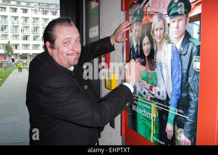 Deutsche TV-Sender ARD Vorschau Muenchen 7 an Hochschule Fuer Film Und Fernsehen Schule am Bernd Eichinger Platz Platz. Mitwirkende: Andreas Giebel wo: München wenn: 11 Sep 2014 Stockfoto