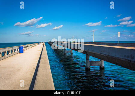 Die Seven Mile Bridge, am Overseas Highway in Marathon, Florida. Stockfoto