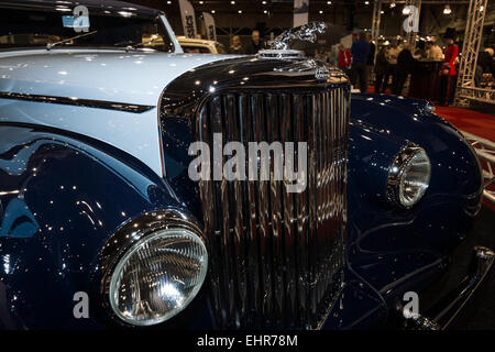 Kühlerfigur für einen britischen 2-türiges Sport Limousine Jaguar Mk IV 3,5 Liter Drop Head Coupé Vanden Plas, 1947 Stockfoto