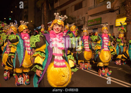 Kinder in phantasievollen Kostümen auf dem Jahrmarkt, Santa Cruz De Tenerife, Teneriffa, Kanarische Inseln, Spanien Stockfoto