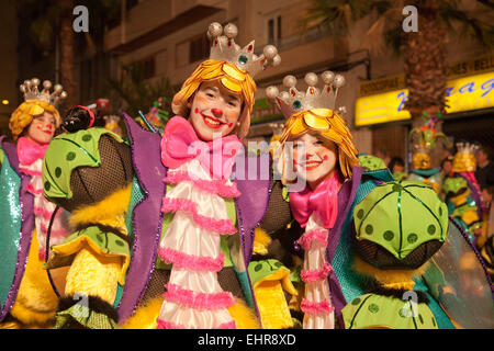 Kinder in phantasievollen Kostümen auf dem Jahrmarkt, Santa Cruz De Tenerife, Teneriffa, Kanarische Inseln, Spanien Stockfoto