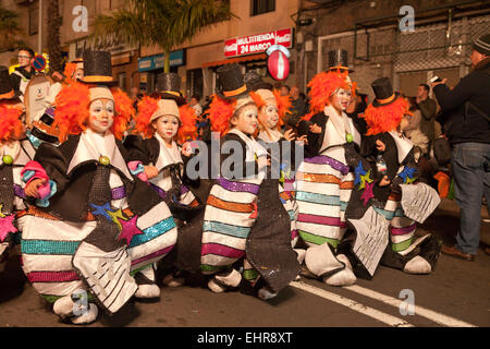 Kinder in phantasievollen Kostümen auf dem Jahrmarkt, Santa Cruz De Tenerife, Teneriffa, Kanarische Inseln, Spanien Stockfoto