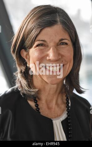 Köln, Deutschland. 16. März 2015. US-Autorin Anna Quindlen stellt während des Literaturfestivals Lit.cologne in Köln, 16. März 2015. Nach den Angaben des Festivals ist es das größte Literaturfestival in Europa, und es endet am 21. März 2015. Foto: Henning Kaiser/Dpa/Alamy Live News Stockfoto