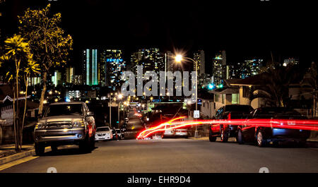 Honolulu, HI, Vereinigte Staaten - 28. August 2013: Nachtansicht des städtischen Skyline in Honolulu, Oahu, Hawaii. Stockfoto