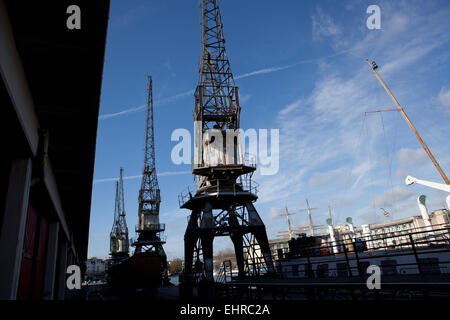 Alten Krane am historischen Hafen in Bristol England Stockfoto