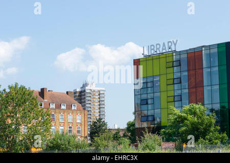 Melden Sie sich auf dem Dach des Peckham Library von Surrey Canal Walk gesehen. Stockfoto