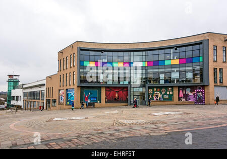 Hamilton-Türme mit neuen College Lanarkshire in Town Square Castle Street Hamilton South Lanarkshire Scotland Stockfoto