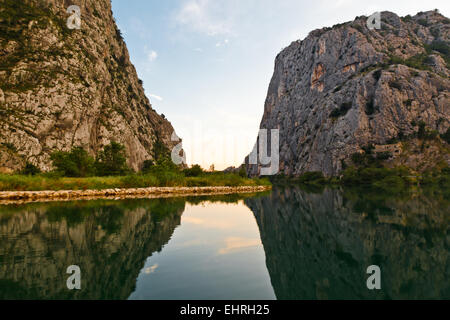 Canyon der Cetina Fluss in der Nähe von Omis, Kroatien Stockfoto