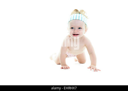 Ein kleines Mädchen in Windeln isoliert auf weiss Stockfoto