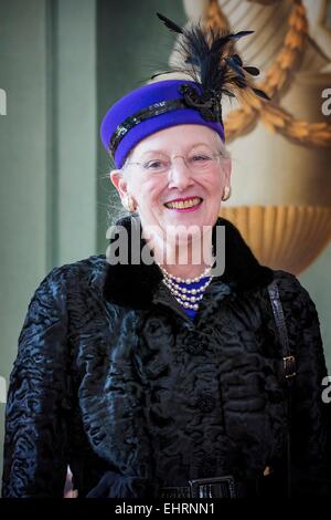 Kopenhagen, Dänemark. 17. März 2015. Königin Margrethe von Dänemark kommt Schloss Fredensborg, wo sie für das offizielle Foto, Dänemark, 17. März 2015 darstellen. Der niederländische König und die Königin sind in Dänemark für einen zweitägigen Staatsbesuch. Bildnachweis: Dpa picture Alliance/Alamy Live News Stockfoto