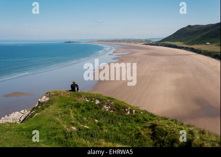 Ein Blick über Rhossili Bay auf der Gower-Halbinsel in Wales. Stockfoto