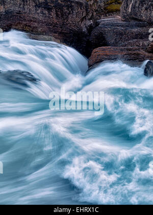 Kicking Horse River und natürlichen Brücke fällt in British Columbia kanadischen Rockies und Yoho-Nationalpark. Stockfoto